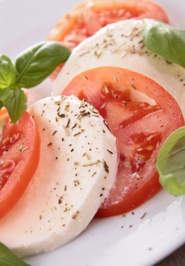 Caprese salatası