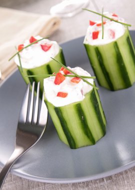 meze, dolması salatalık