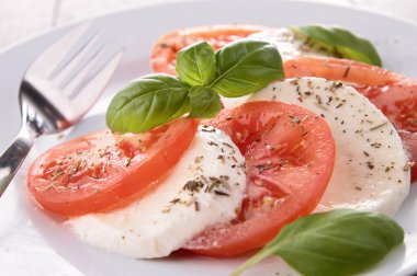 Caprese salatası