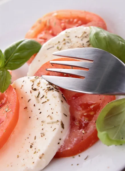 Caprese salatası