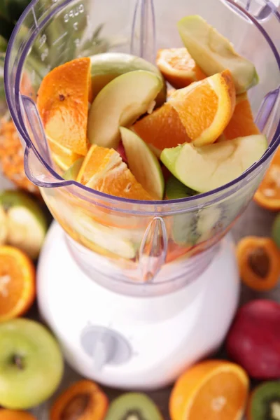 Blender з фруктами — стокове фото