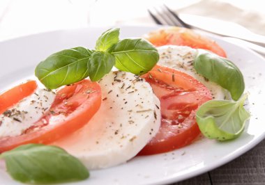 taze salata caprese