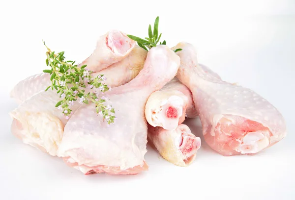 Çiğ tavuk bacak/sopaları — Stok fotoğraf