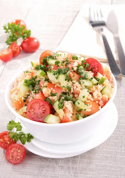 Friss kuszkusz saláta zöldség — Stock Fotó