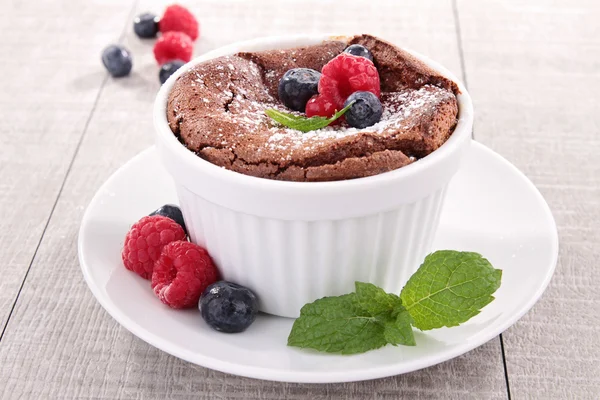 Chocolate souffle with berries fruits — Stock Photo, Image