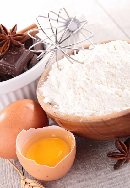 Flour, egg and ingredients — Stock Photo, Image