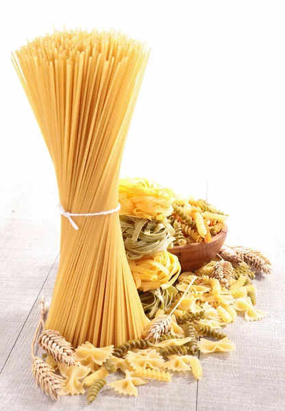 Sortiment av rå pasta — Stockfoto