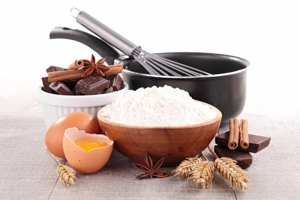 Farinha e ingredientes — Fotografia de Stock