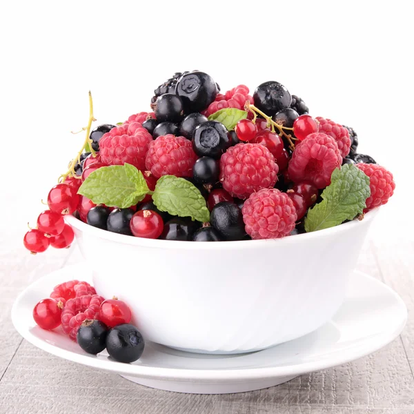 Bowl of berries — Stock Photo, Image