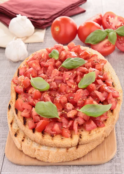 Tomato and basil bruschetta — Stock Photo, Image