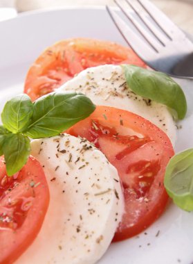 Caprese salatası