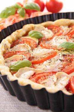 Pizza / domates ve peynirli tart