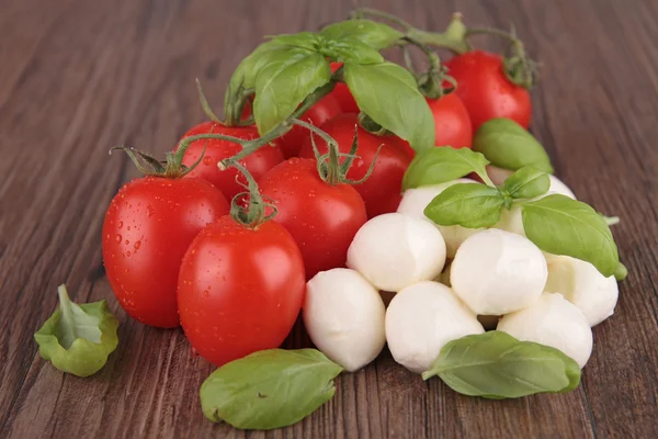 チェリー トマトとモッツァレラチーズ — ストック写真