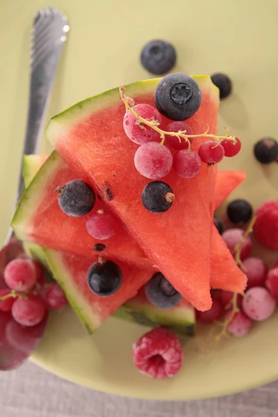 Dessert, Wassermelone und Beeren Früchte — Stockfoto
