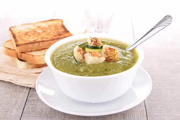 Bowl of vegetable soup with crouton — Stock Photo, Image