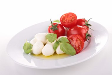 domates ve mozzarella ile zeytinyağı