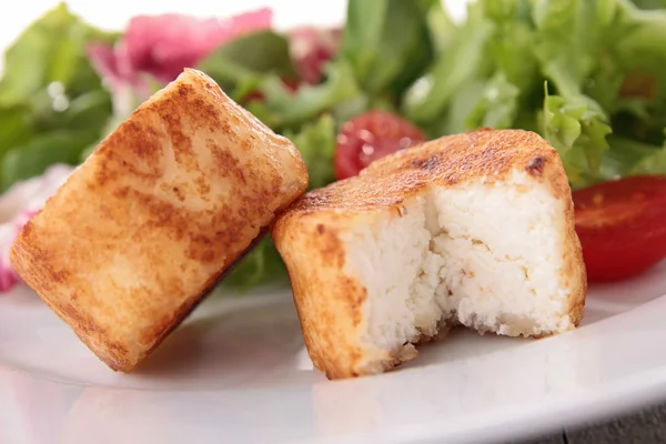 따뜻한 염소 치즈와 샐러드 — 스톡 사진