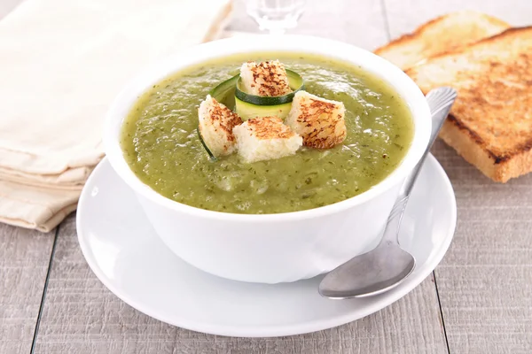 Sopa de legumes com crouton — Fotografia de Stock