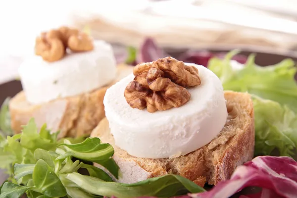 Bread with goat cheese and walnut — Stock Photo, Image