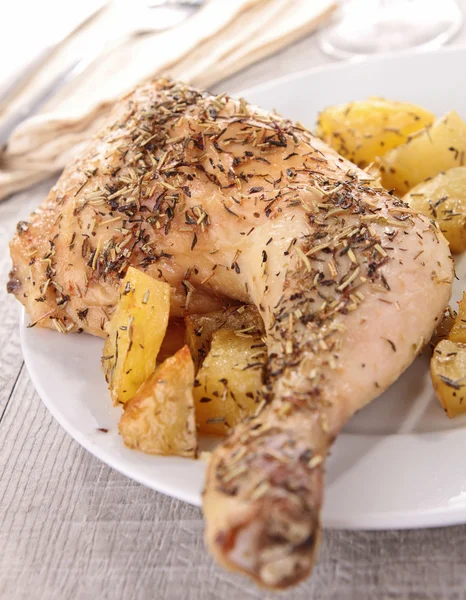 Grilled chicken leg and potato — Stock Photo, Image