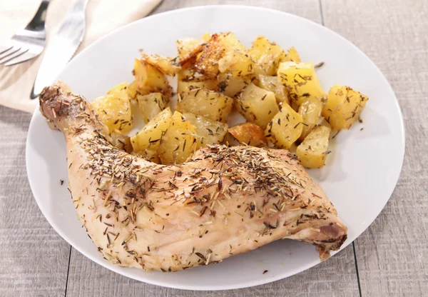 stock image Grilled chicken leg and potato