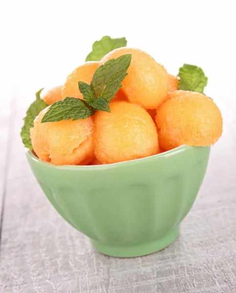 Fresh melon ball and mint — Stock Photo, Image
