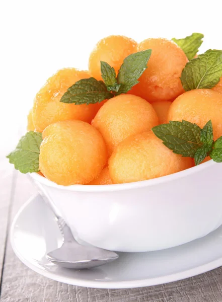 Frukt dessert med mynta — Stockfoto