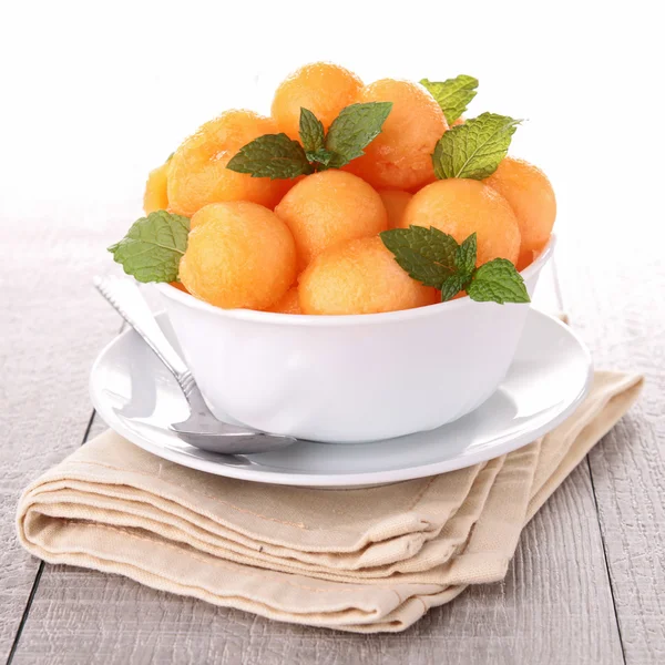 Sobremesa de frutas com hortelã — Fotografia de Stock