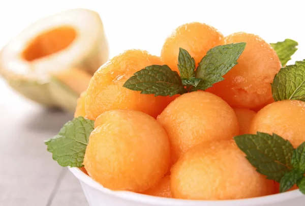 Frukt dessert med mynta — Stockfoto