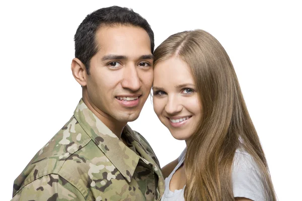 Gülümseyen askeri çift için bir portre — Stok fotoğraf