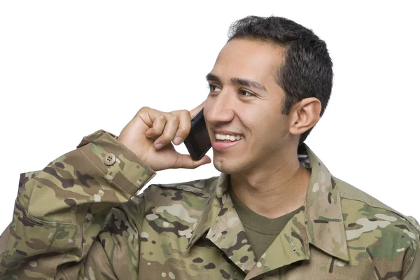 Latino-Militär mit Handy Stockbild