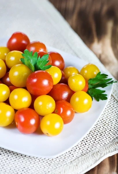 빨강 과 노랑 체리 토마토 — 스톡 사진