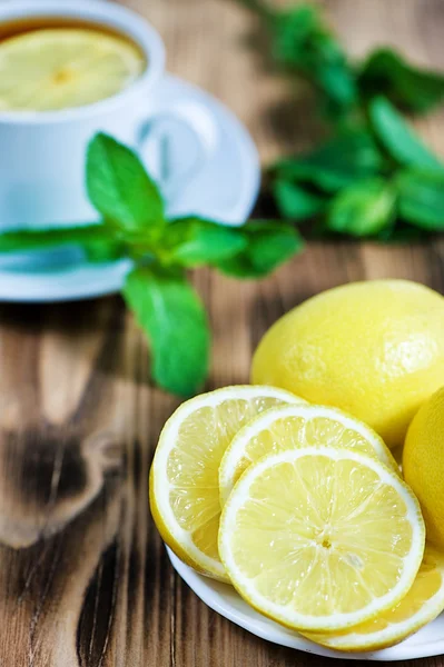 Lemons and tea with mint — Stock Photo, Image