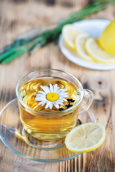 Tea with chamomile and lemons — Stock Photo, Image