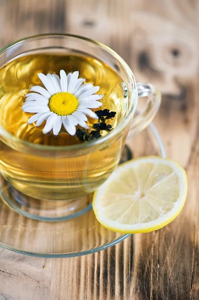 Tea with chamomile and lemons — Stock Photo, Image