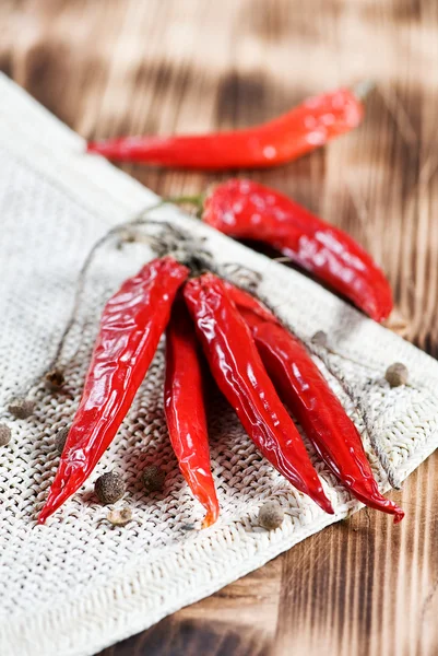Gedroogde rode hete chili pepers — Stockfoto