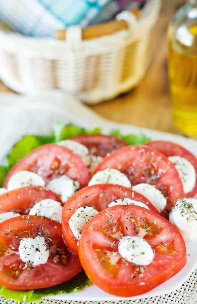 Tomaten-Mozarella-Salat — Stockfoto