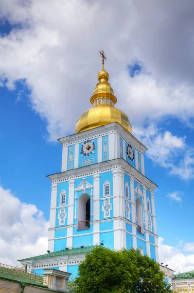 Campanario en el monasterio de San Miguel en Kiev, Ucrania — Foto de Stock