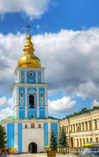 Klocktornet på st. michael kloster i kiev, Ukraina — Stockfoto