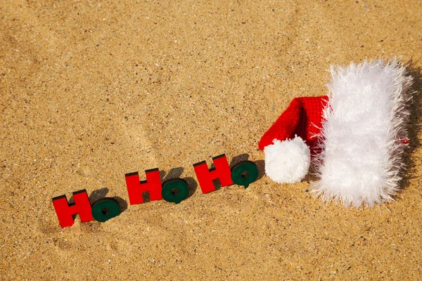 Ahşap kelime ' ho! Ho! Ho!' Noel Baba şapkası — Stok fotoğraf