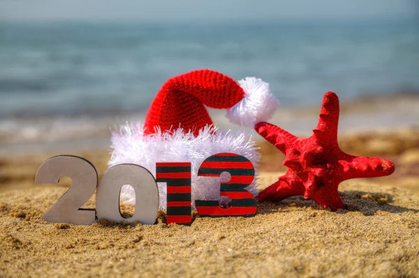 Legno 2013 anno numero e cappello di Babbo Natale — Foto Stock