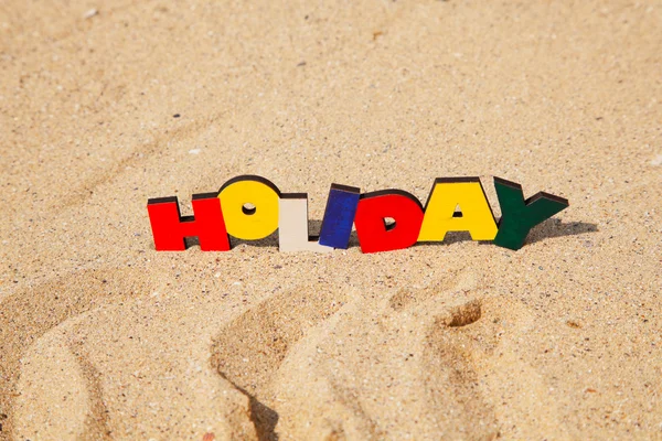 Palavra colorida de madeira 'feriado' — Fotografia de Stock