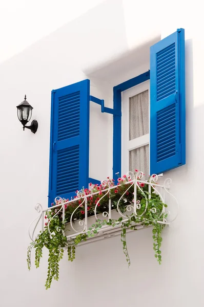 青いヴィンテージ窓 — ストック写真