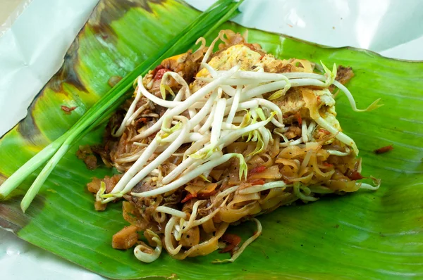 Tagliatelle tailandesi fritte — Foto Stock