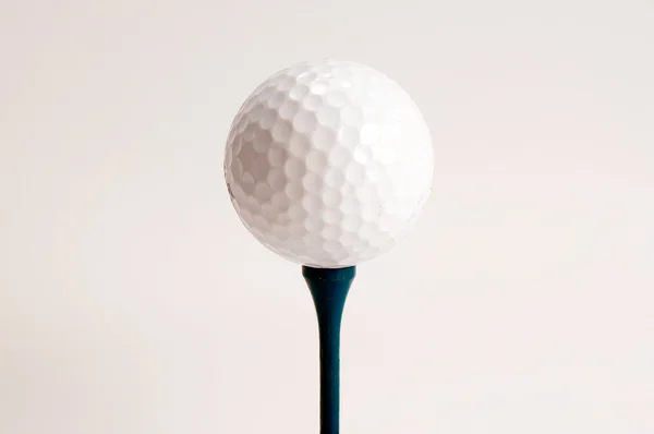 Weißer Golfball — Stockfoto