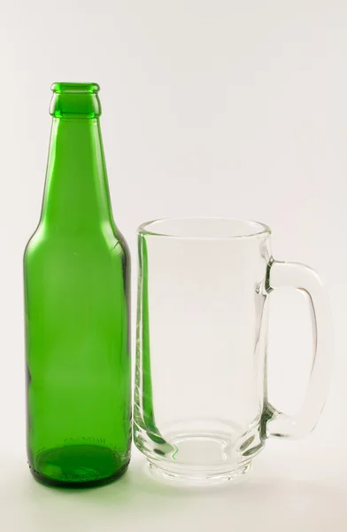 Zielona butelka piwa — Zdjęcie stockowe