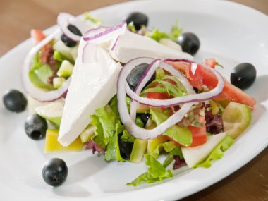 geleneksel Yunan salatası