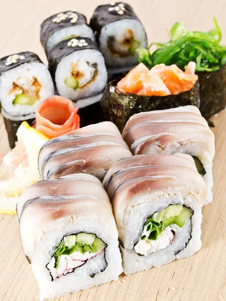 一组亚洲卷、 寿司及刺身 — 图库照片