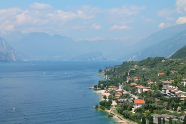 kıyı şeridi lake garda, İtalya