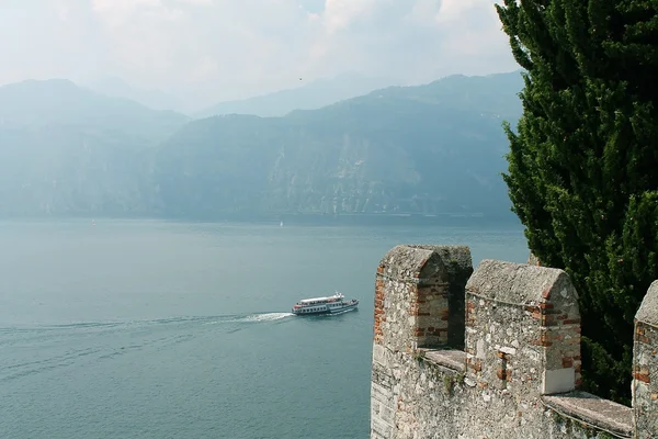 Old forttress above in lake Garda — Stock Photo, Image